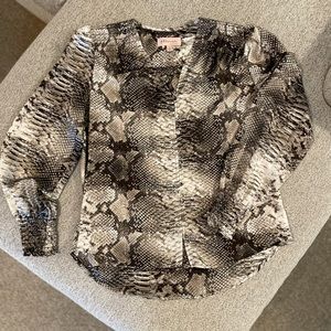 🐍 Snakeskin print blouse
